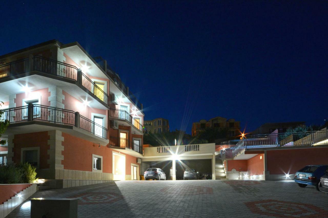 Apartman Lucic Apartment สปลิท ภายนอก รูปภาพ