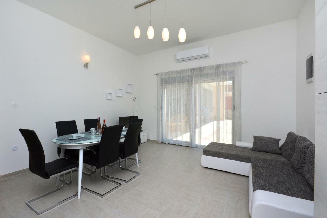 Apartman Lucic Apartment สปลิท ภายนอก รูปภาพ